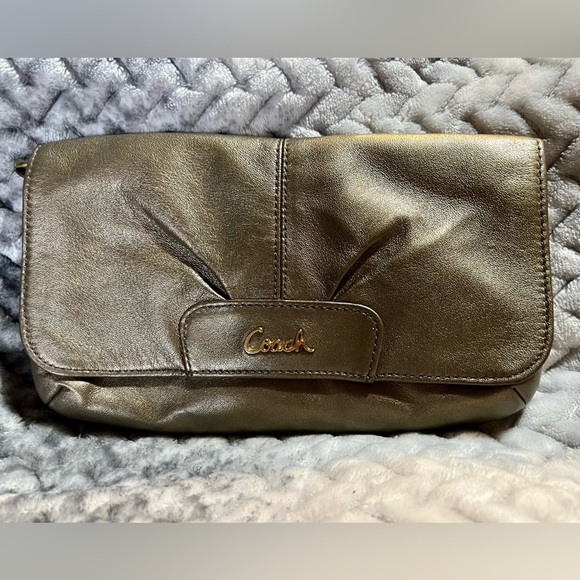Coach Metallic Bronze Leather & Gold Tone Hardware Wristlet Clutch. - Picture 7 of 8